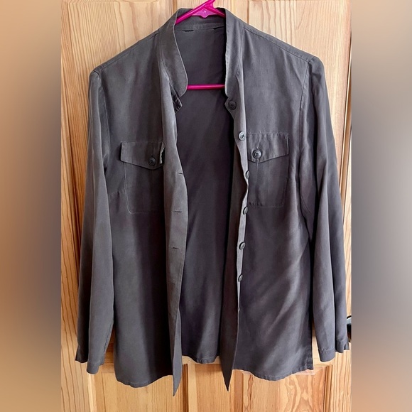 Dark Gray Button-Up Jacket Shirt Pockets Side Slits Muted Color Soft Well Made - Picture 3 of 11